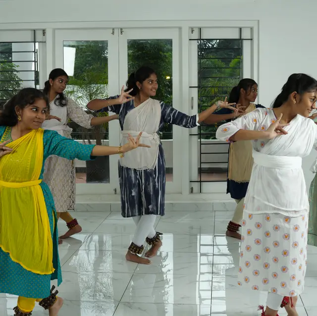 DANCE STUDIO